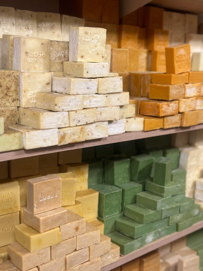 aleppo_green_soaps-white-green-many